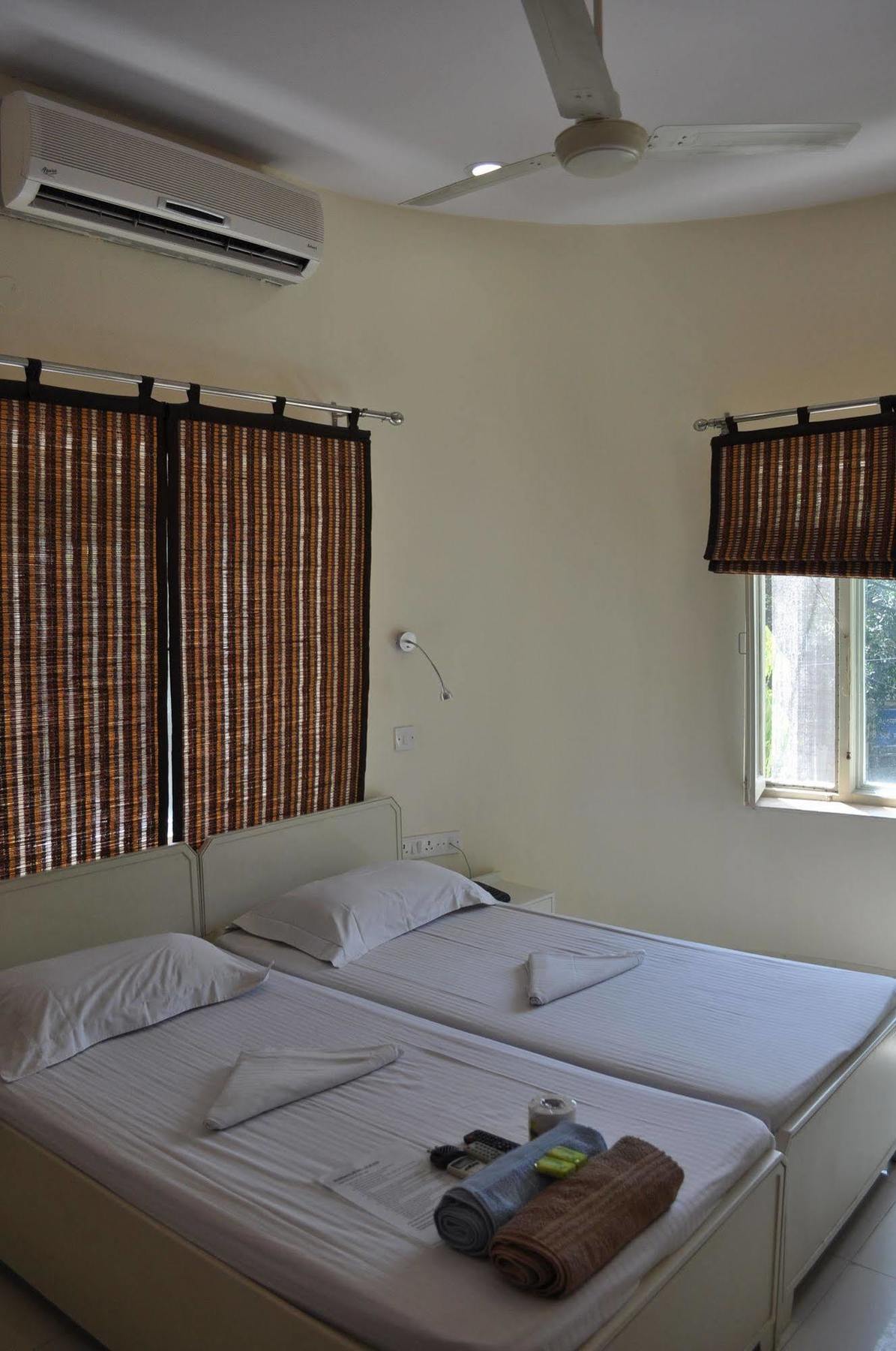 Hotel Kabli New Delhi Luaran gambar